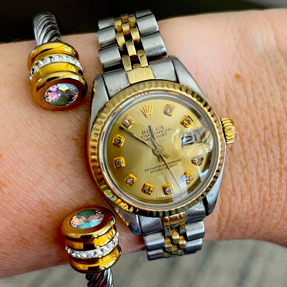 Rolex ladies watch with diamonds! ⌚️
